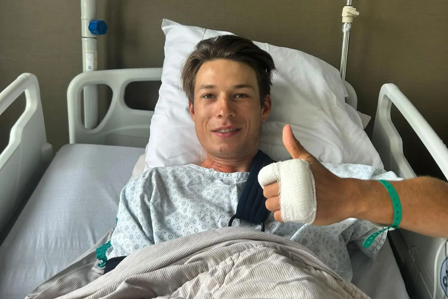 "Kini jalan menuju pemulihan dimulai" – Jasper Philipsen menjalani operasi tulang selangka usai kecelakaan di Tour de France