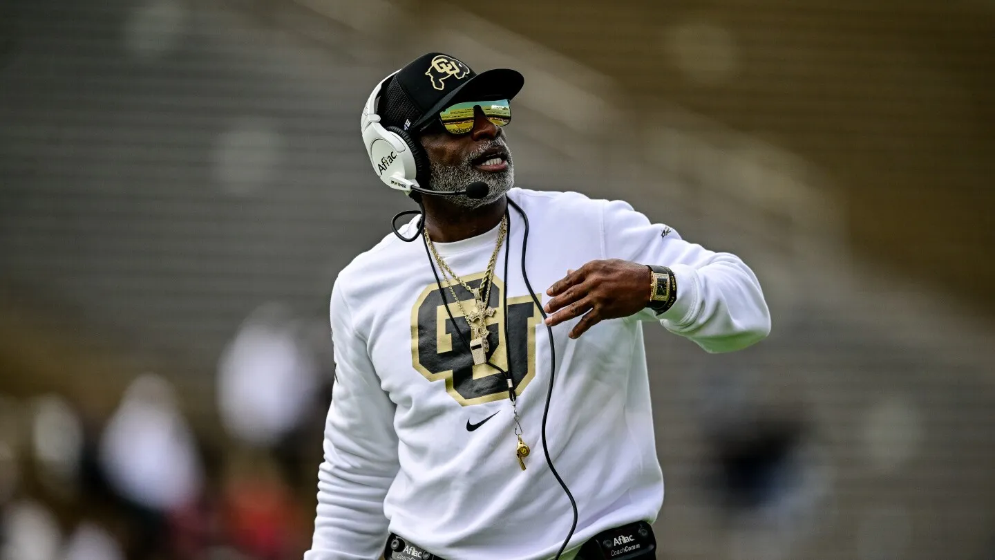Deion Sanders Katakan Semuanya Baik-Baik Saja Saat Dia Menangani Masalah Kesehatan